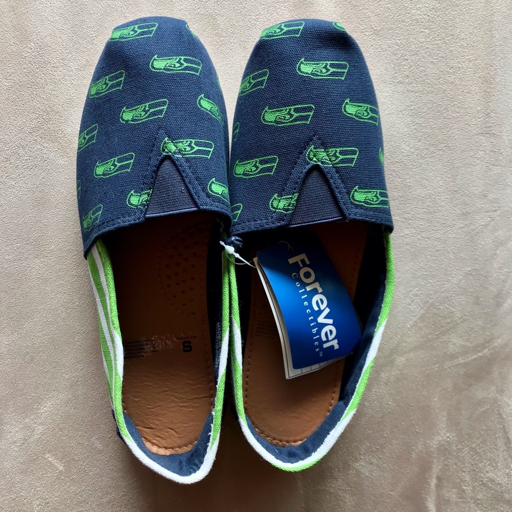 Seattle Seahawks SHOES NWT Small/5-6 Forever Collectibles NFL GET IT NOW!